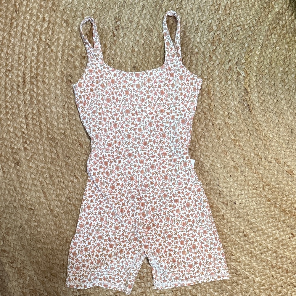Floral Scoop-Neck Romper in Dusty Pink and White